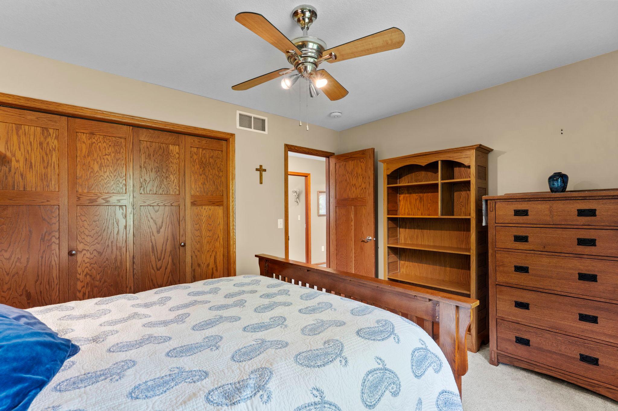 53-web-or-mls-2343 132nd Ln NE-283.jpg