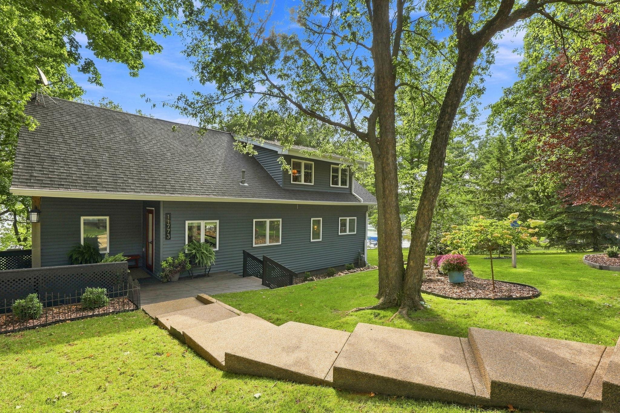 4-web-or-mls-11773 42nd St NE-4.jpg