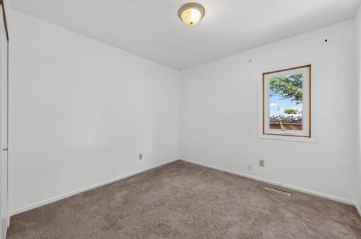 995 Rose Avenue E, Saint Paul, MN 55106