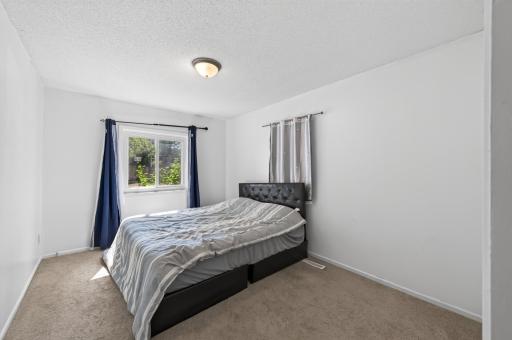 995 Rose Avenue E, Saint Paul, MN 55106