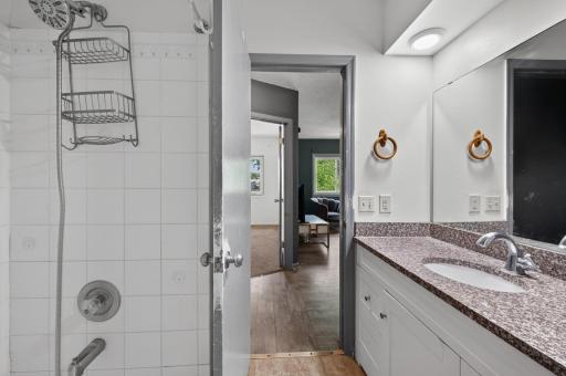 995 Rose Avenue E, Saint Paul, MN 55106