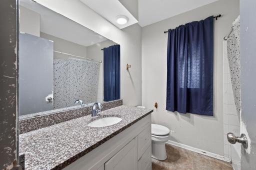 995 Rose Avenue E, Saint Paul, MN 55106