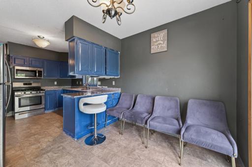 995 Rose Avenue E, Saint Paul, MN 55106
