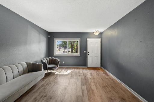 995 Rose Avenue E, Saint Paul, MN 55106