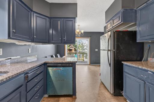 995 Rose Avenue E, Saint Paul, MN 55106