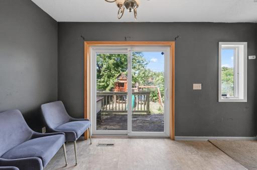 995 Rose Avenue E, Saint Paul, MN 55106