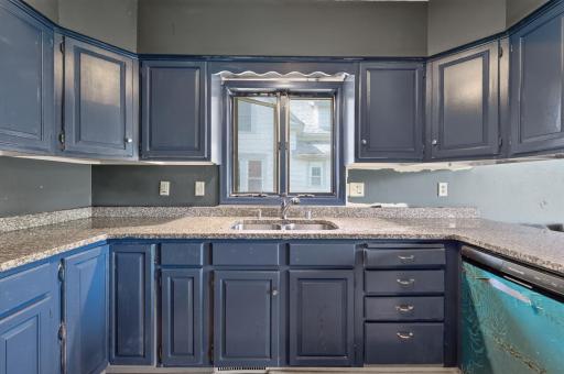 995 Rose Avenue E, Saint Paul, MN 55106