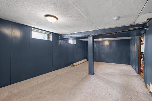 995 Rose Avenue E, Saint Paul, MN 55106