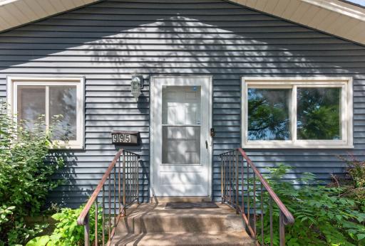 995 Rose Avenue E, Saint Paul, MN 55106