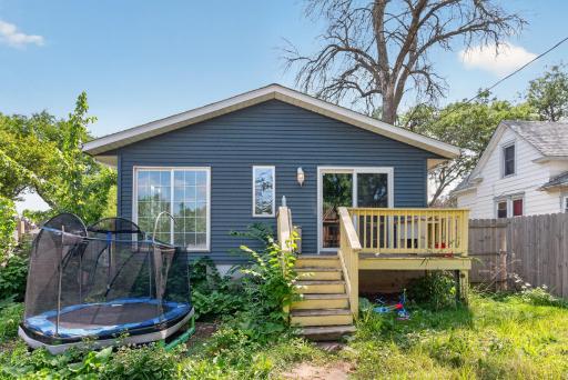 995 Rose Avenue E, Saint Paul, MN 55106