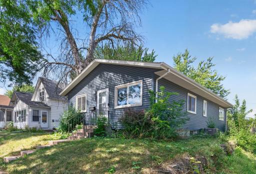995 Rose Avenue E, Saint Paul, MN 55106