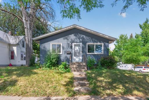 995 Rose Avenue E, Saint Paul, MN 55106