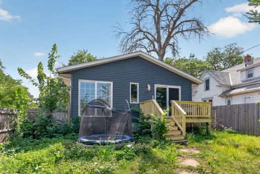 995 Rose Avenue E, Saint Paul, MN 55106