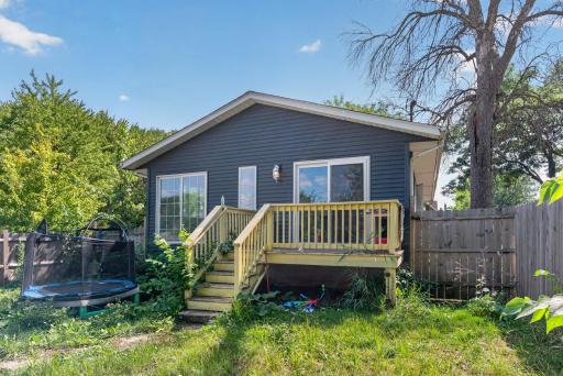 995 Rose Avenue E, Saint Paul, MN 55106