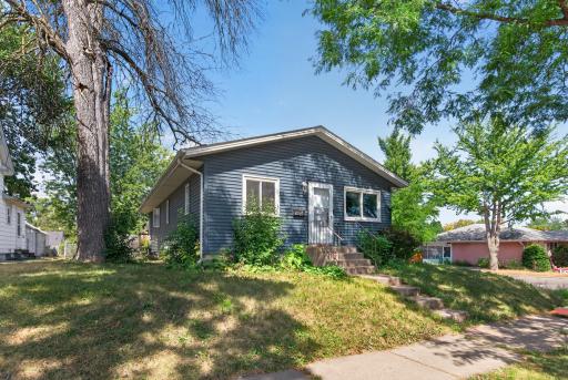 995 Rose Avenue E, Saint Paul, MN 55106