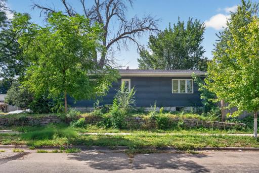 995 Rose Avenue E, Saint Paul, MN 55106