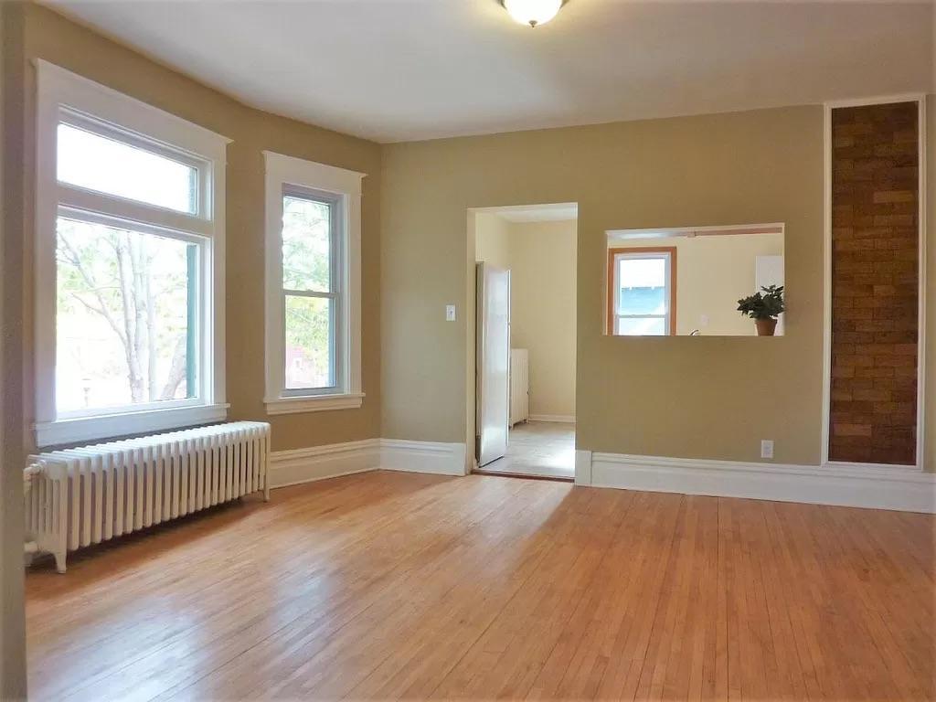 738-2 Dining to Kitchen