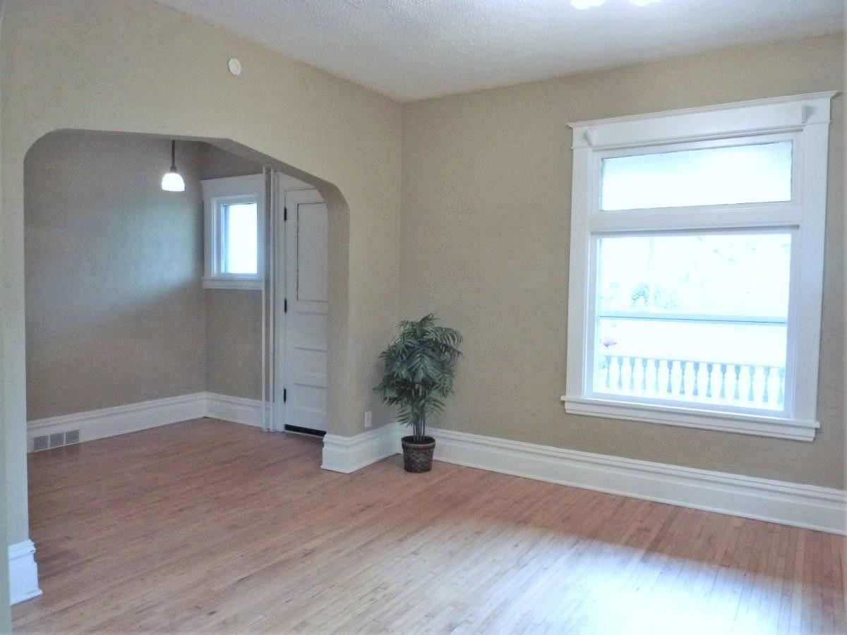 738-1 Dining to Living Room