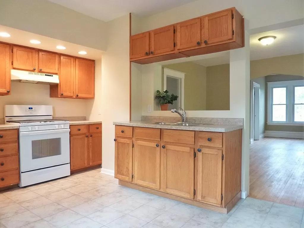 738-2 Kitchen.1