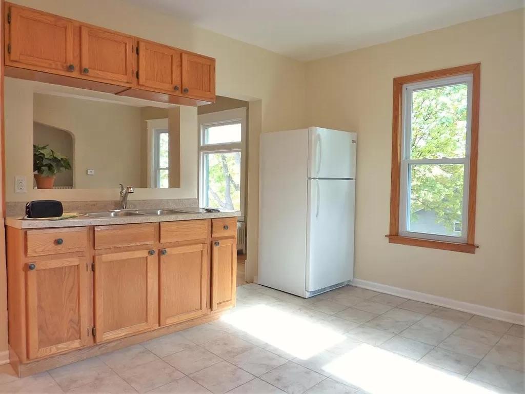 738-2 Kitchen.2