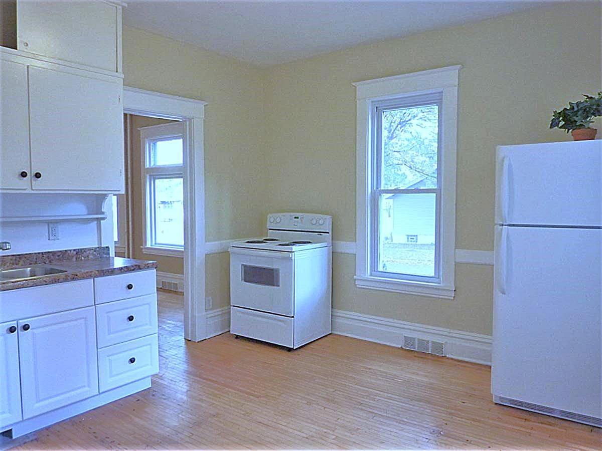 738-1 Kitchen