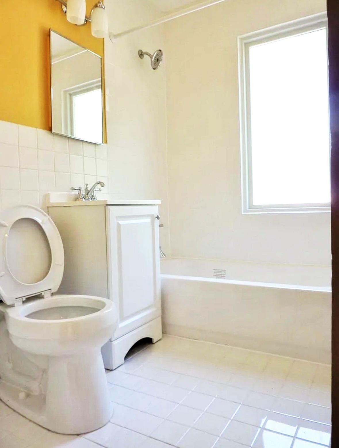 1073 Walsh Bathroom