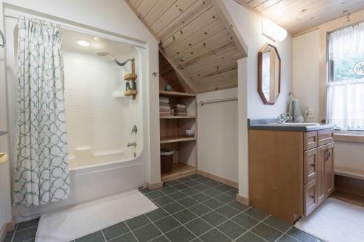 Upper Level Full Bathroom