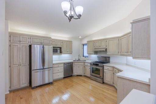 1106 Hollybrook Drive, Wayzata, MN 55391