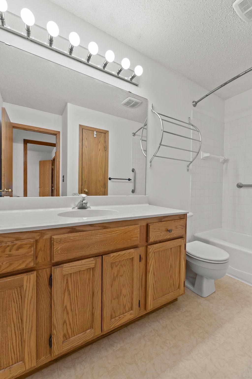 32-web-or-mls-3981 60th St Ct N Unit 206-197.jpg