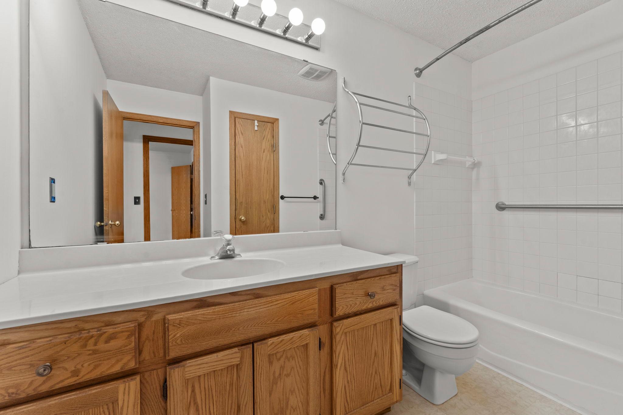 31-web-or-mls-3981 60th St Ct N Unit 206-192.jpg