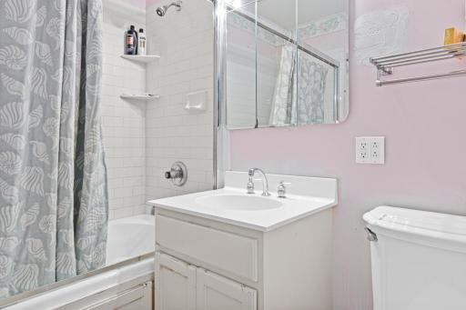 1870 Laurel Avenue, Saint Paul, MN 55104