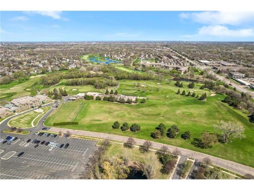 Conveniently located walking distance to the Edinburgh golf course!
