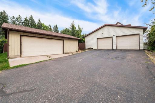 att. and det garages = 5 car