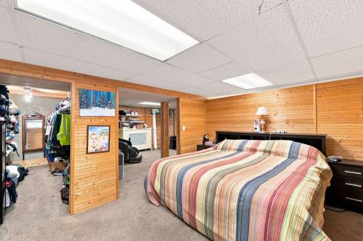 w/walk in closet and rec room