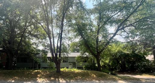 408-410 Cardigan Road, Shoreview, MN 55126
