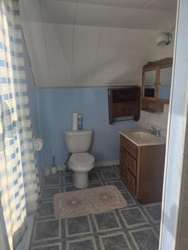upstairs full bath