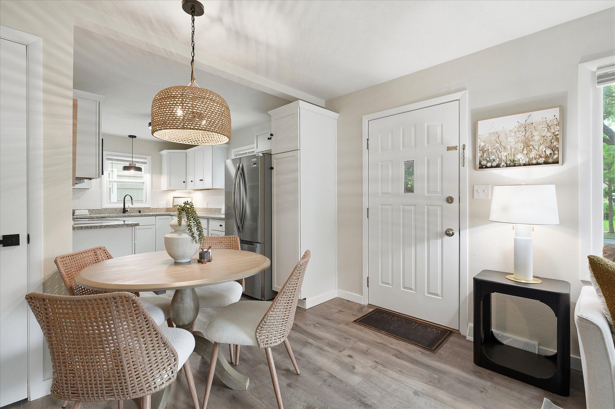 05-5609 27th Ave S [3257057]- 005.jpg