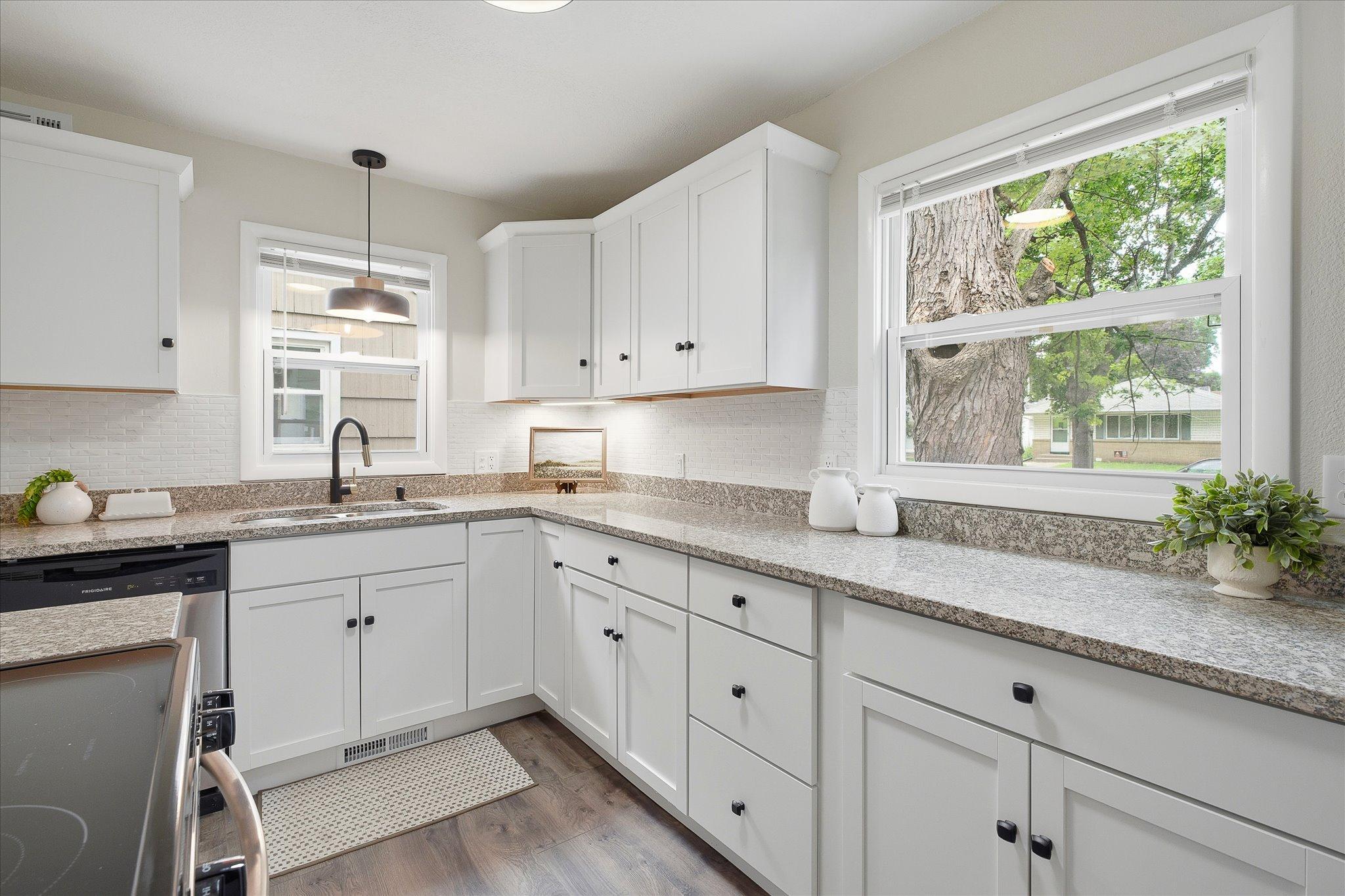 15-5609 27th Ave S [3257057]- 015.jpg