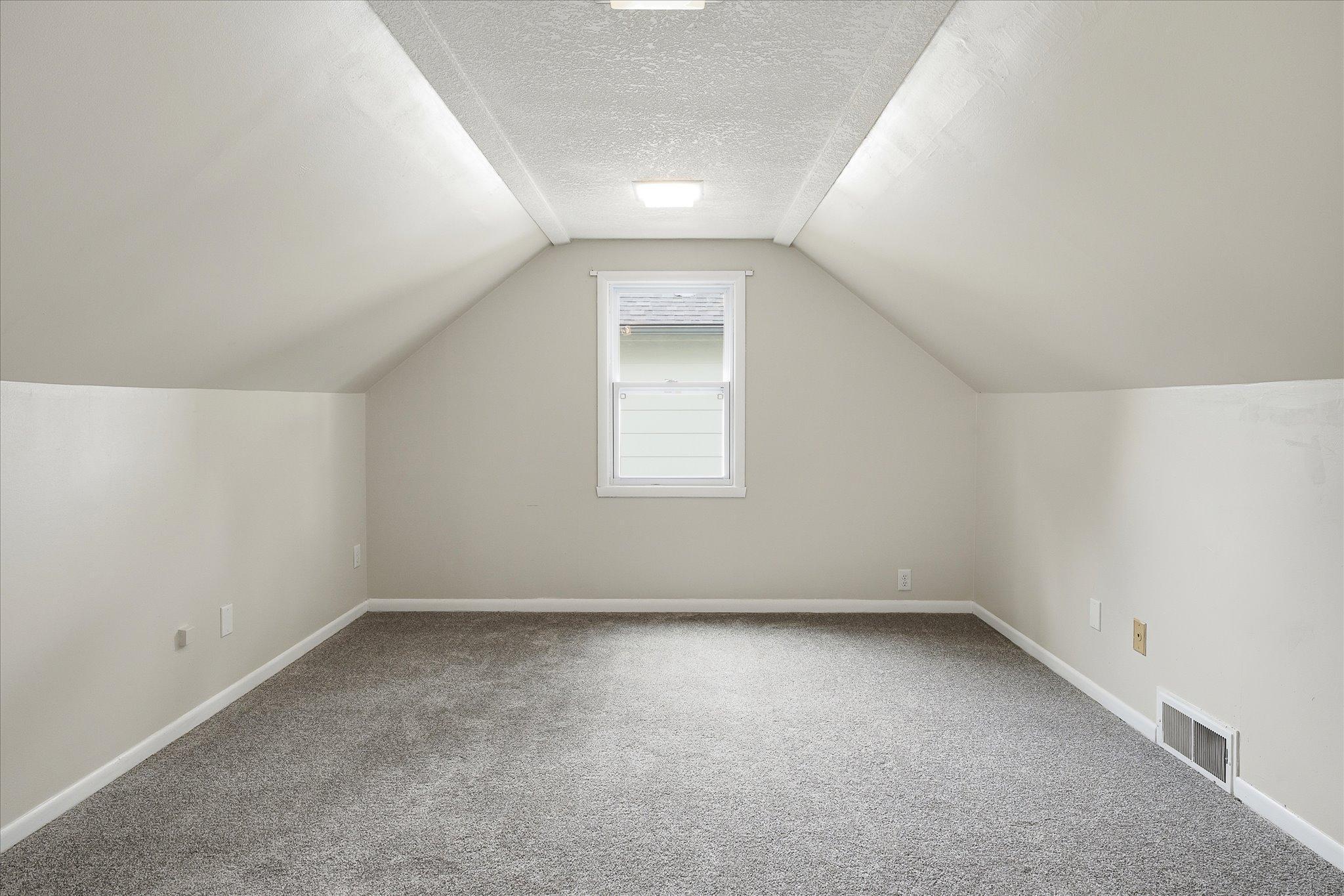 26-5609 27th Ave S [3257057]- 026.jpg