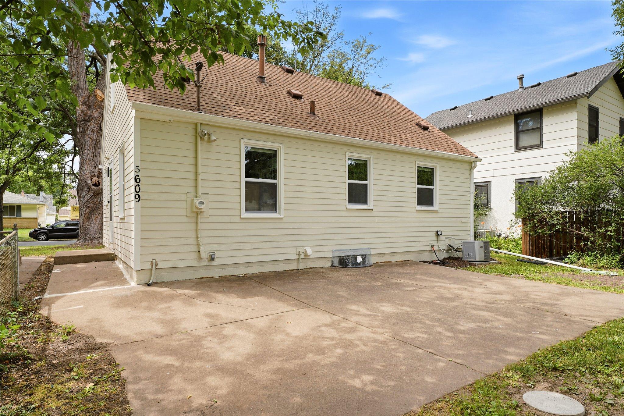 40-5609 27th Ave S [3257057]- 040.jpg