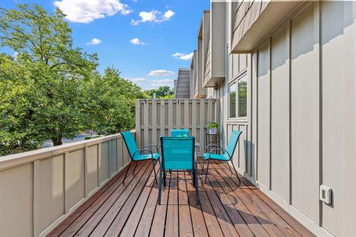 Pull up a chair on this spacious upper deck, where dappled sunlight and tree views make it easy to linger over morning coffee.