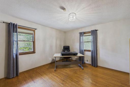2085 Rosewood Lane S, Roseville, MN 55113