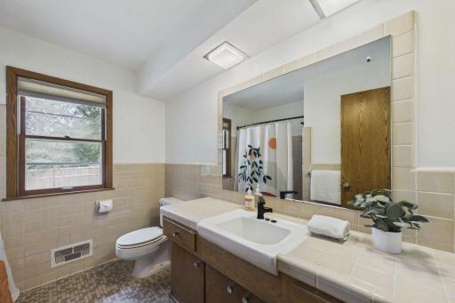 2085 Rosewood Lane S, Roseville, MN 55113