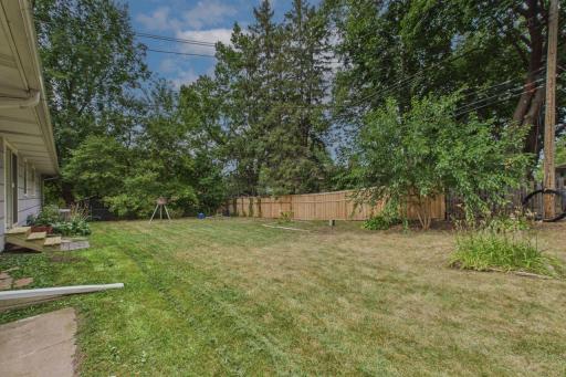 2085 Rosewood Lane S, Roseville, MN 55113