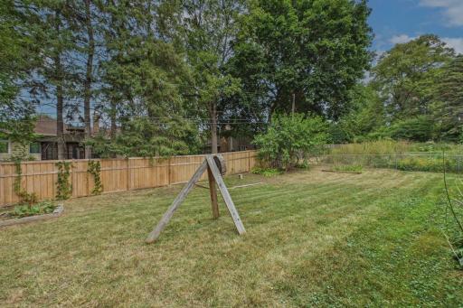 2085 Rosewood Lane S, Roseville, MN 55113