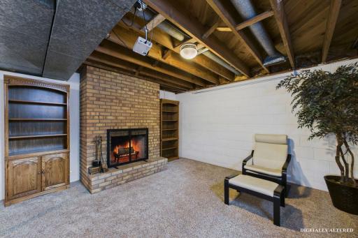 2085 Rosewood Lane S, Roseville, MN 55113