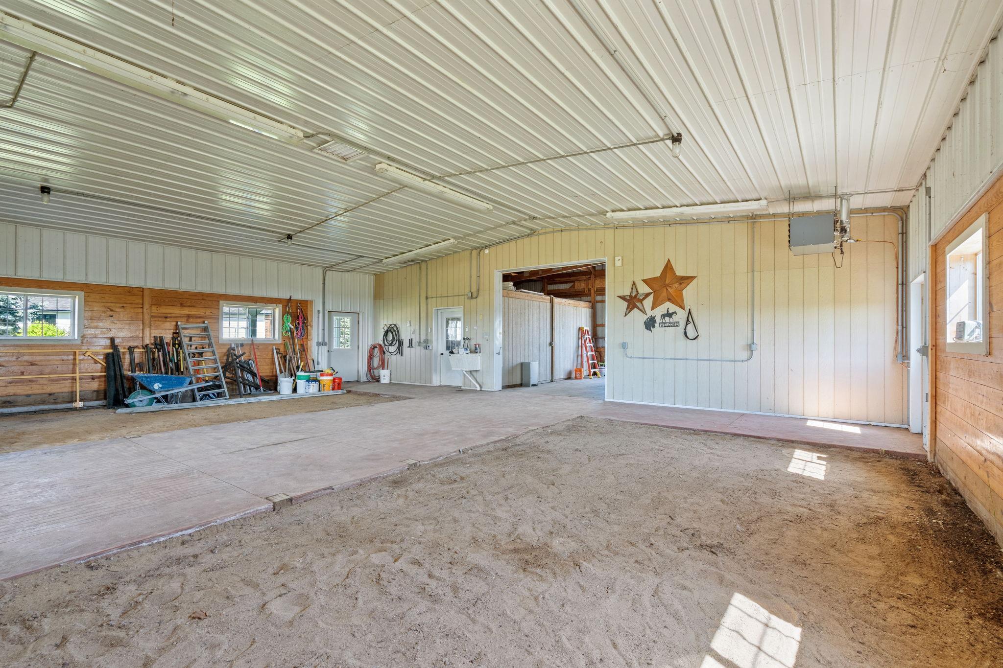 HORSE BARN