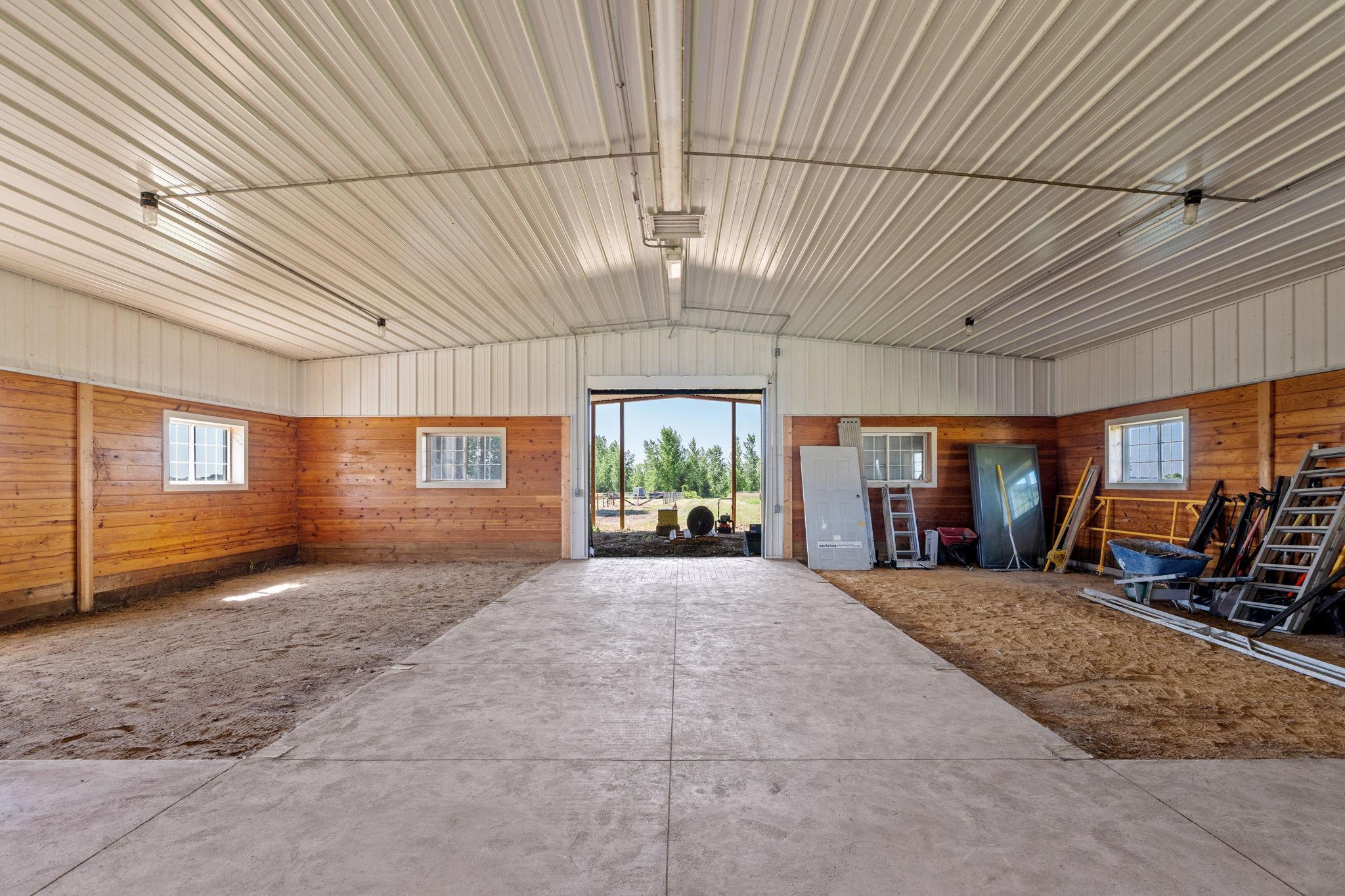 HORSE BARN