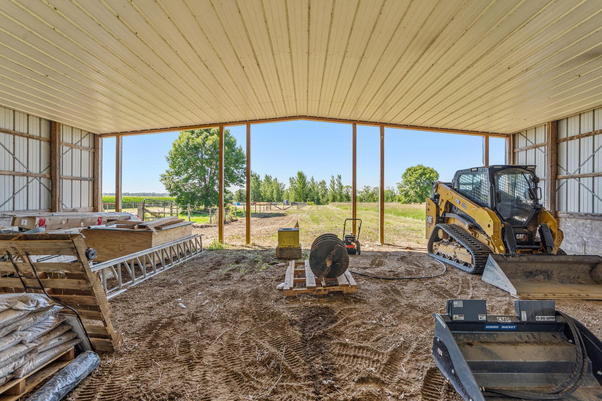 HORSE BARN