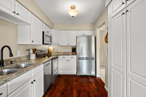 9257 Dartford Road, Woodbury, MN 55125